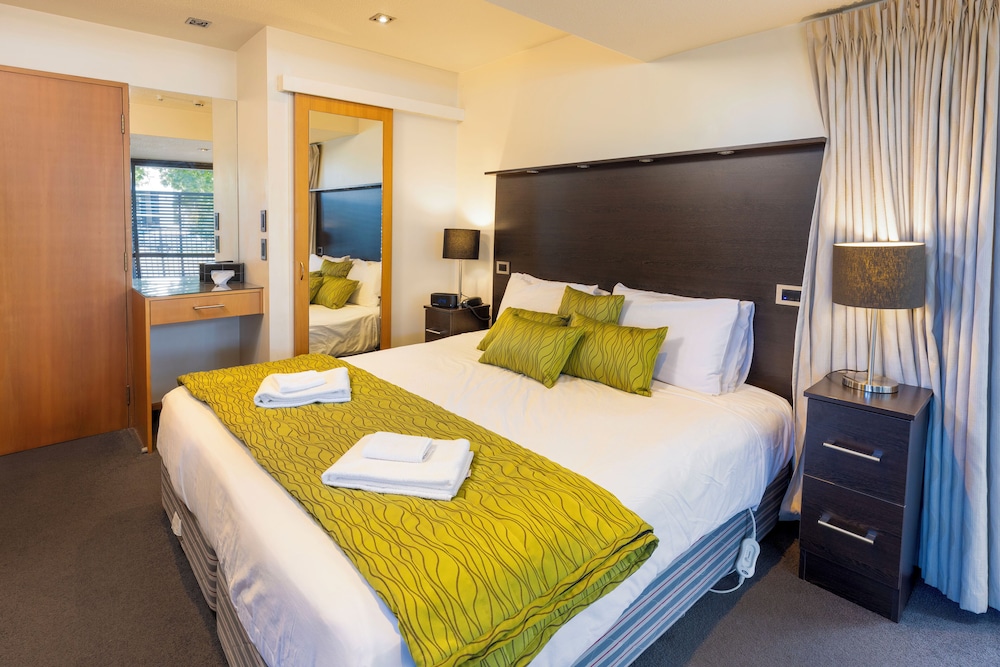 2 BEDROOMS, PREMIUM, ECONOMY