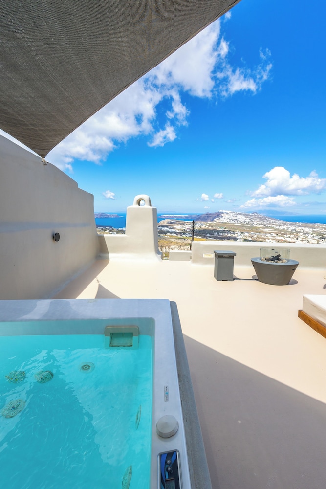 Luna Santorini Suites 44/50