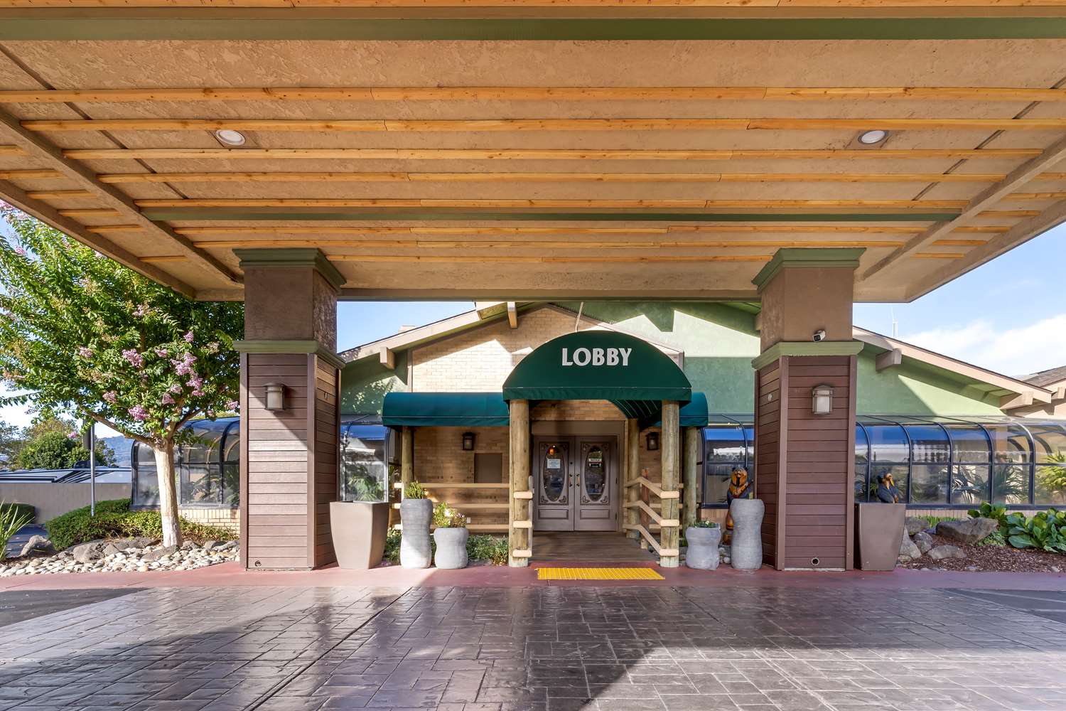 Best Western Plus Forest Park Inn 8/53