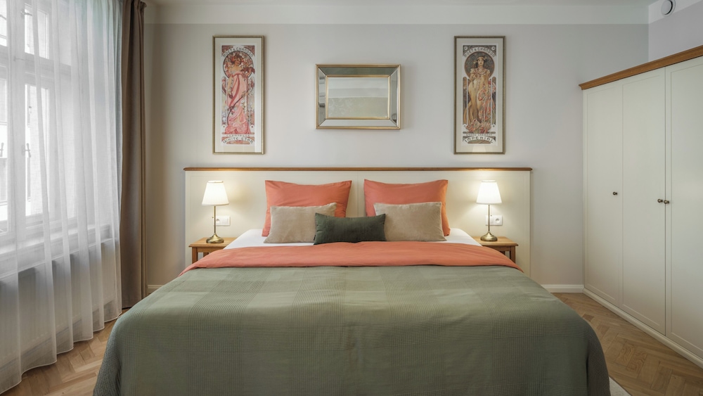 1 BEDROOM, SUPERIOR, APARTMENT