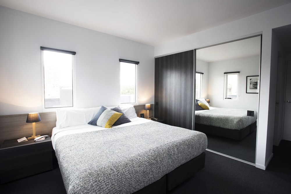 Tyrian Serviced Apartments 14/46