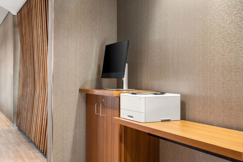 SpringHill Suites by Marriott Menomonee Falls 16/22