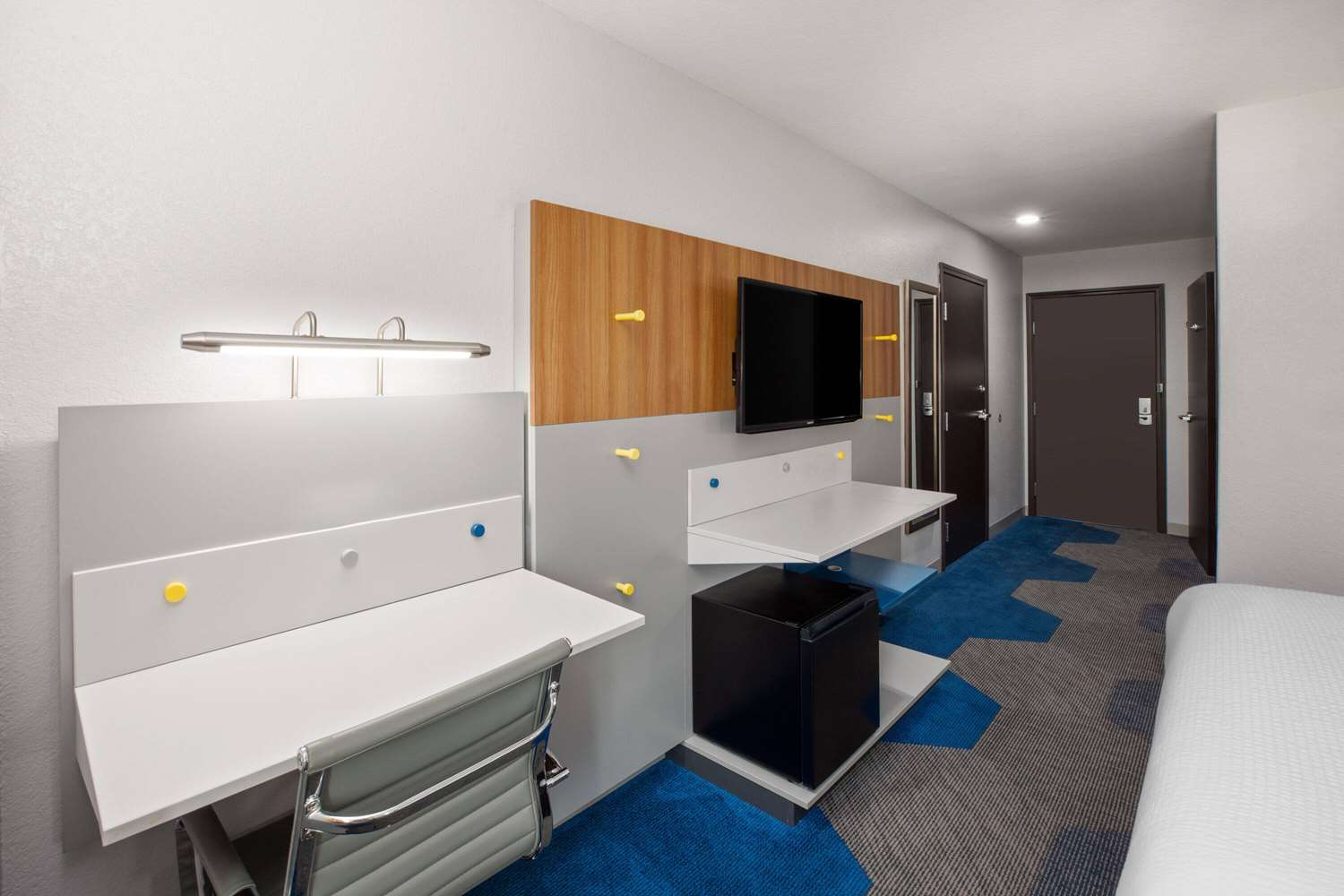 Microtel Inn and Suites By Wyndham Buda 40/40