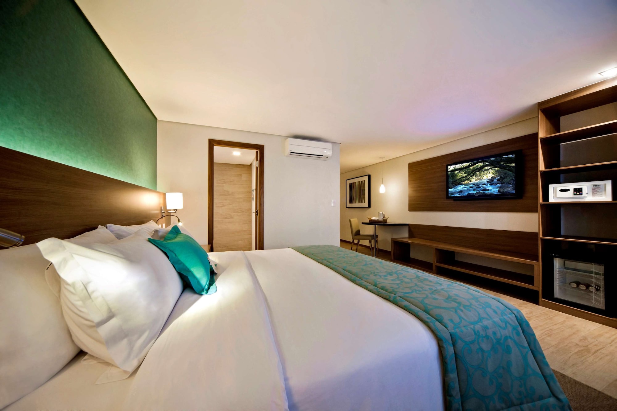 SUPERIOR, SUITE, TWIN BEDS