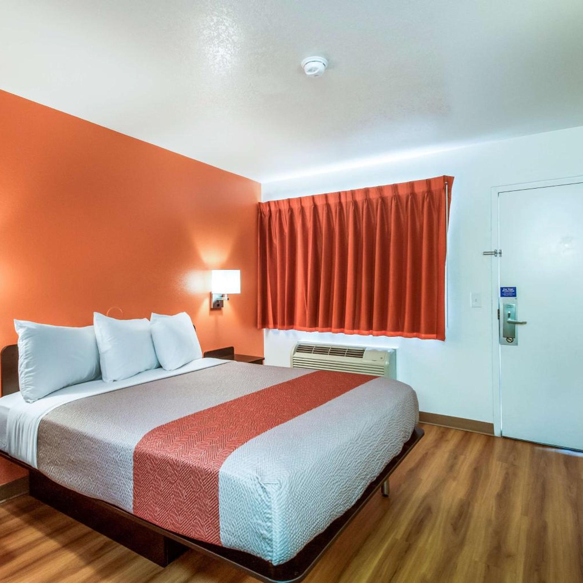 1 Full Bed - ADA/RI Shower