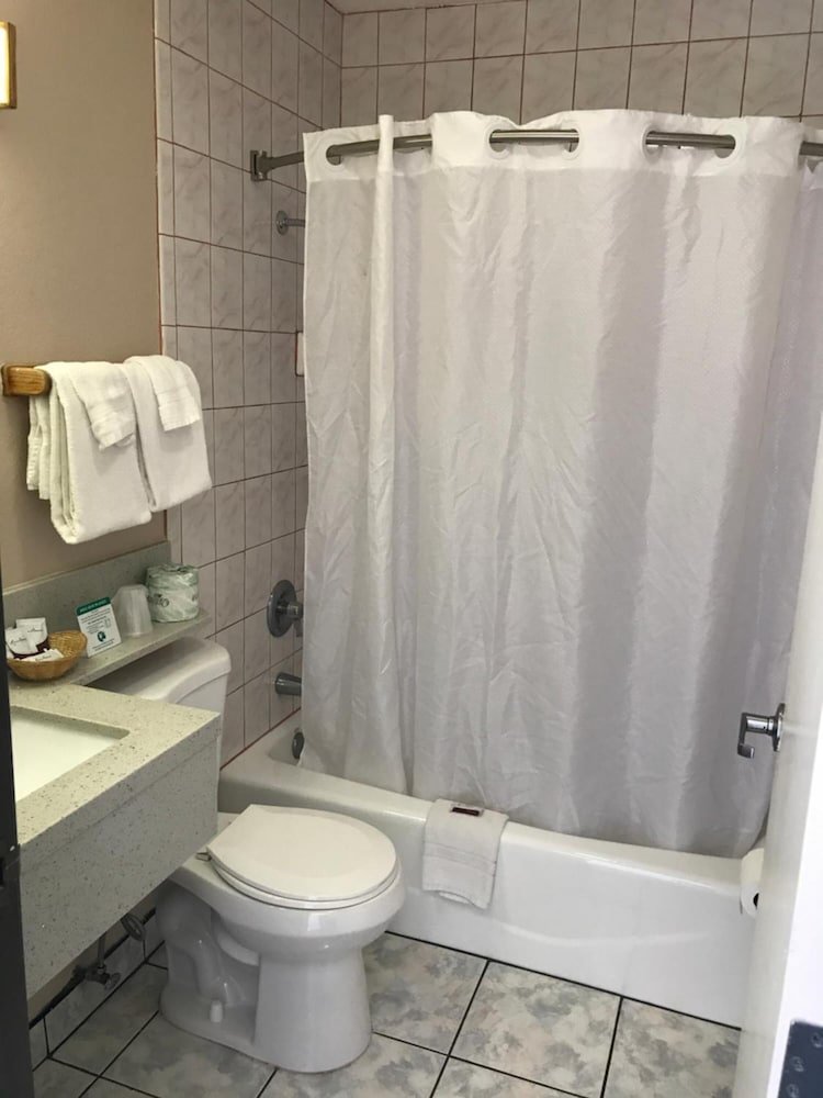 Manhattan Inn & Suites 22/24