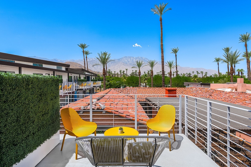 The Paloma Resort 41/50