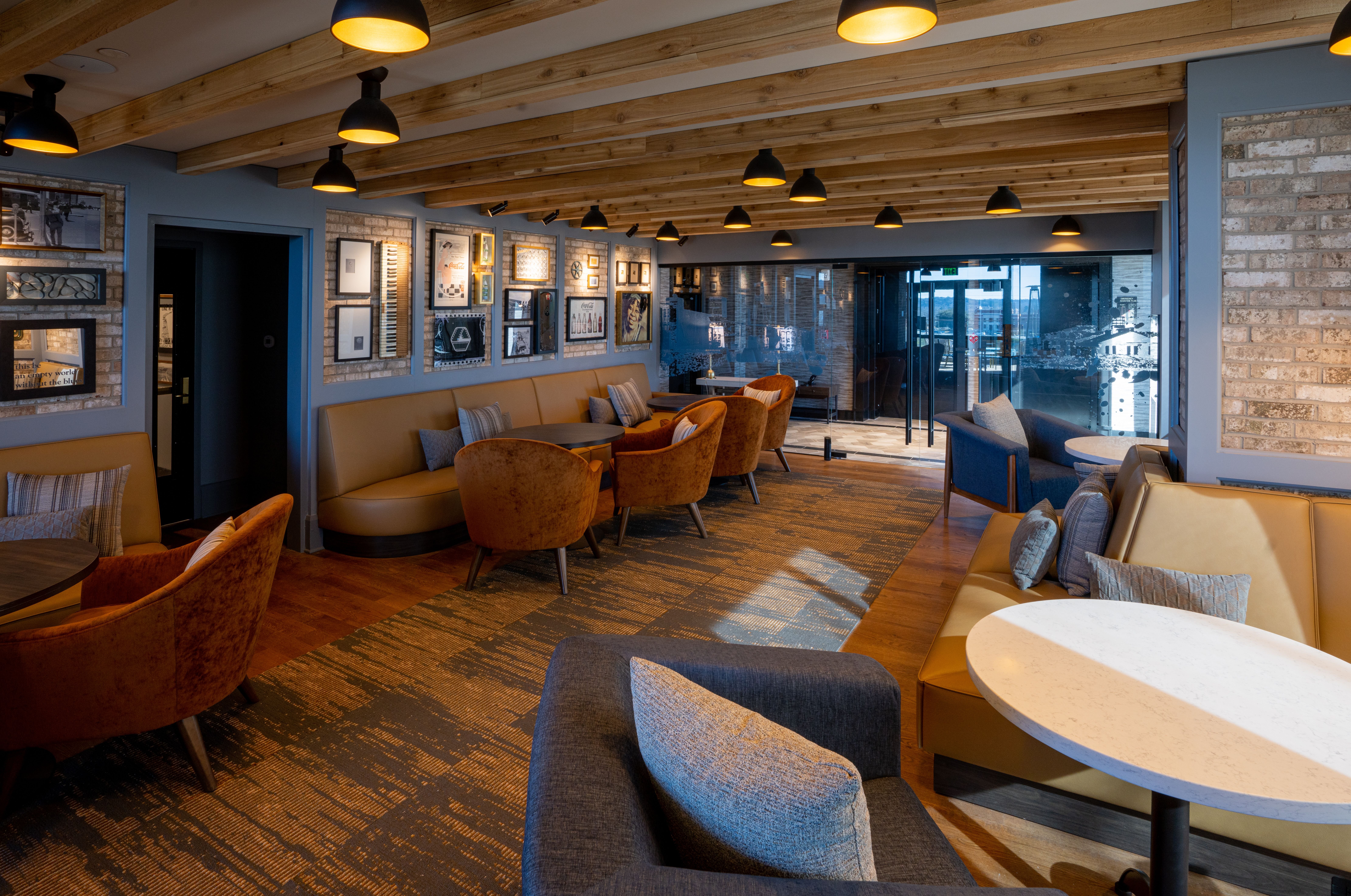 Hotel Indigo Columbus At Riverfront Place 52/68