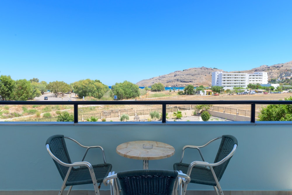 Vlycha Beach Studios & Apartments 2/71