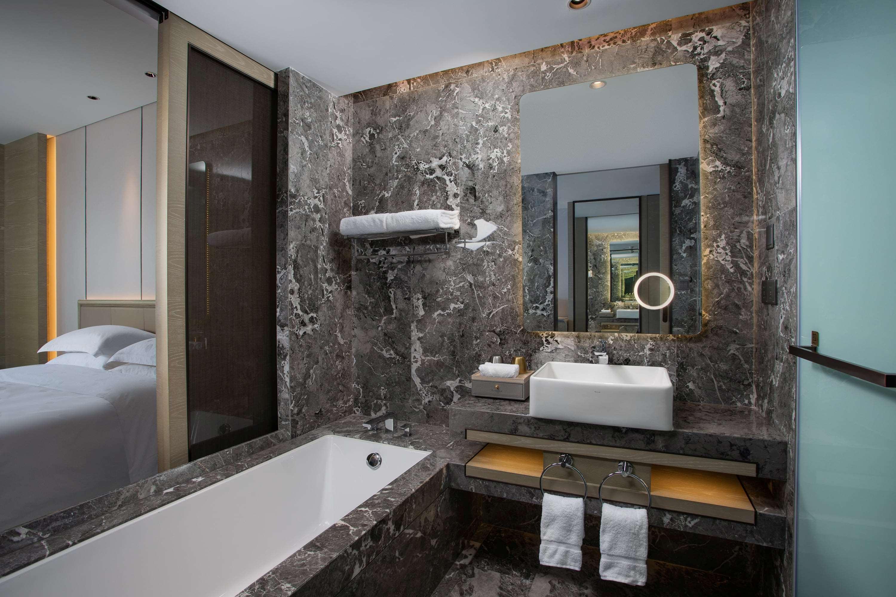 Ramada Plaza by Wyndham Xiamen 37/39