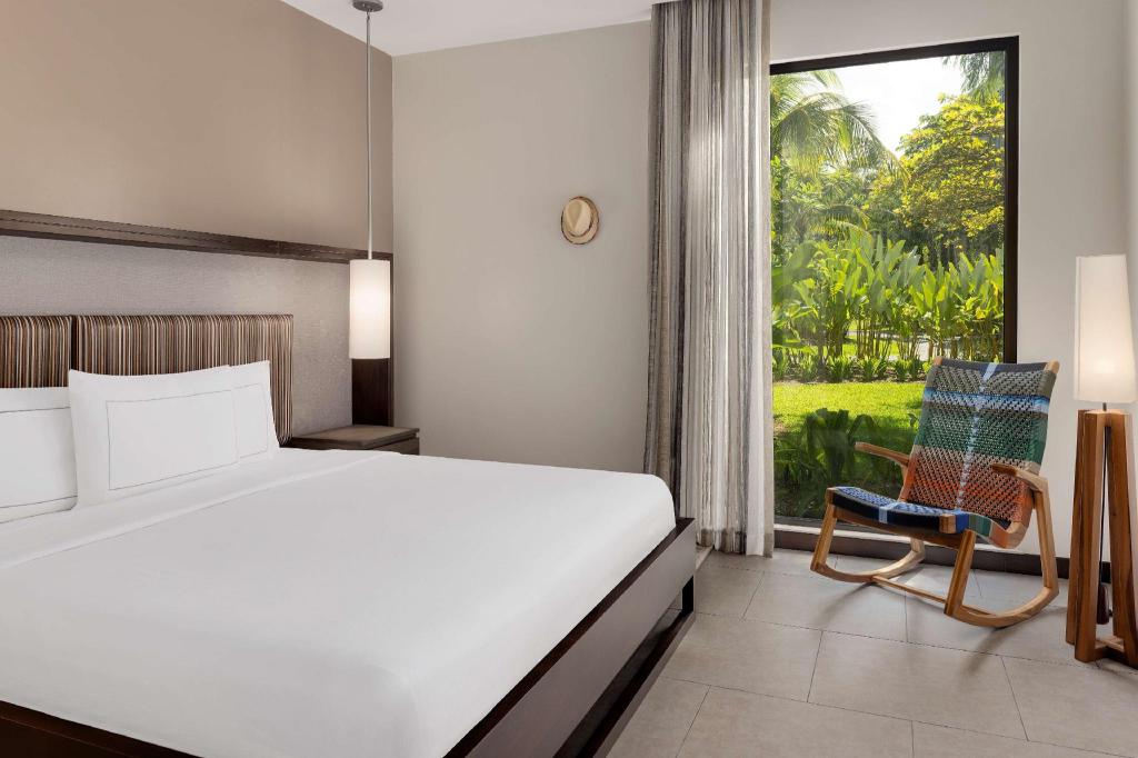 3 BEDROOMS, SUITE, 2 KING BEDS, 2 QUEEN BEDS, KITCHEN
