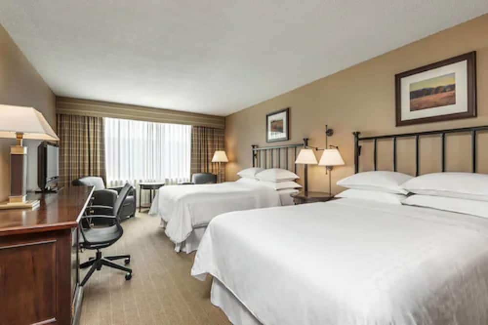 Sheraton Gateway Hotel in Toronto International Airport 4/30