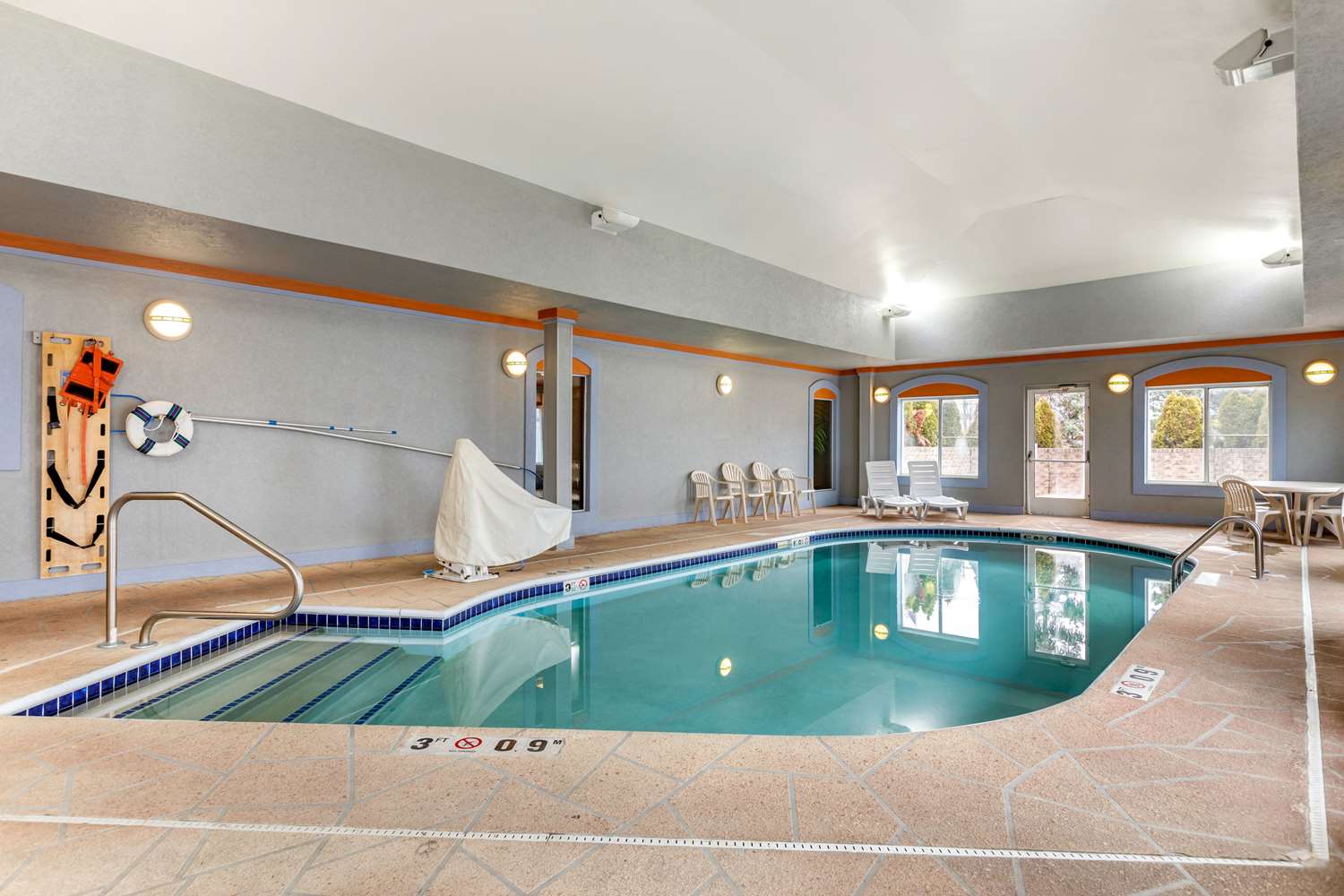 Comfort Suites Southgate-Detroit 15/33