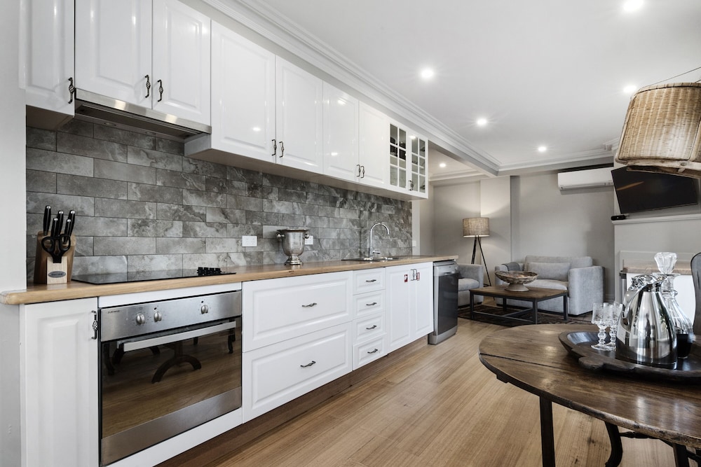 AMBERLEY HOUSE 4/50