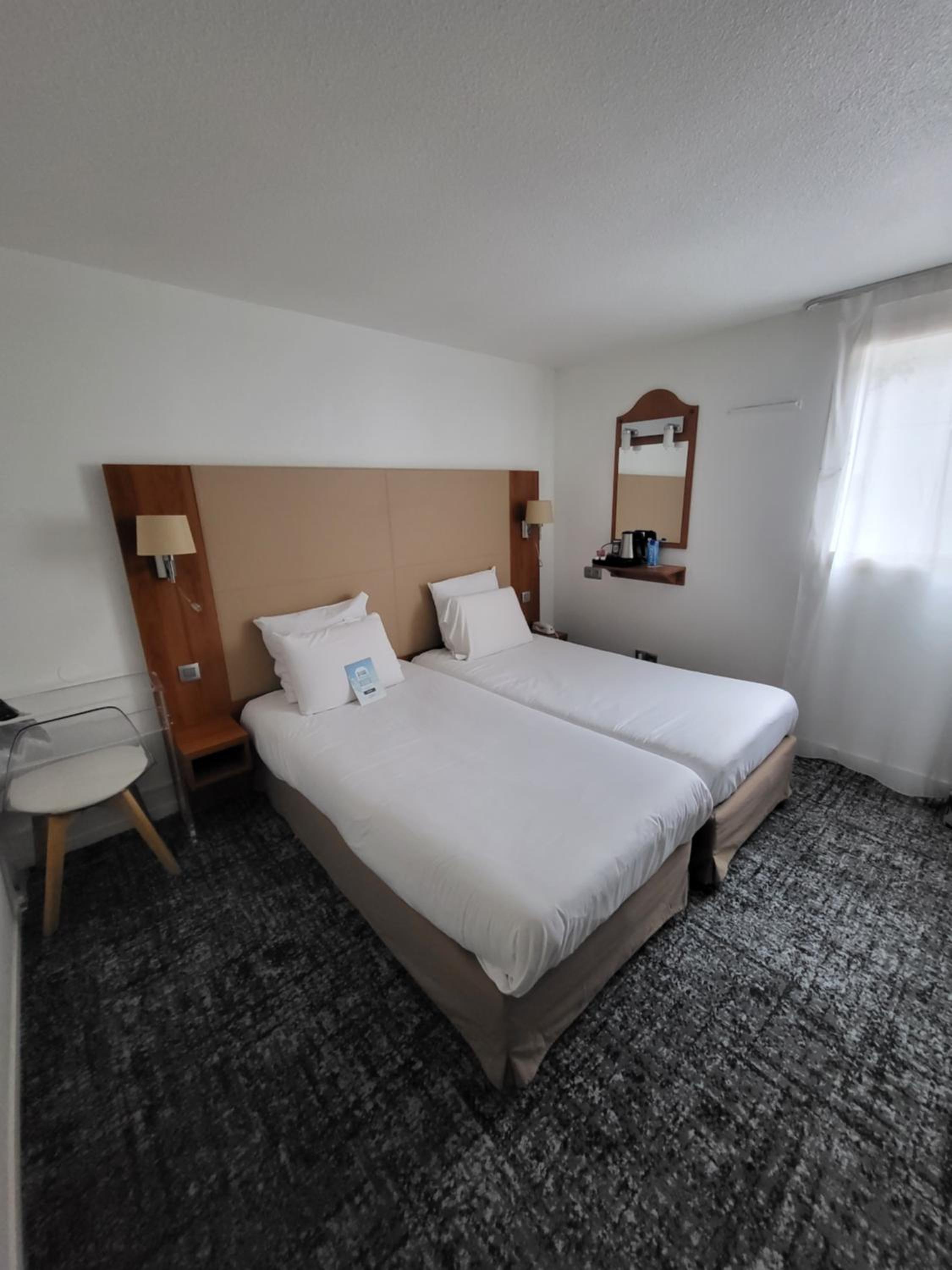 غرفة بسريرين منفصلين، Hotel Kyriad Saint Quentin En Yvelines - Montigny 3/7