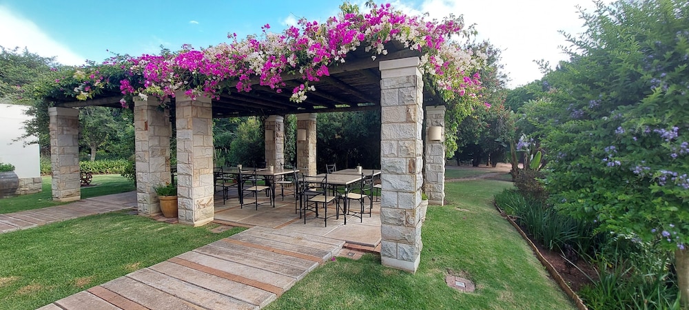 Paradise Cove Country House 39/47