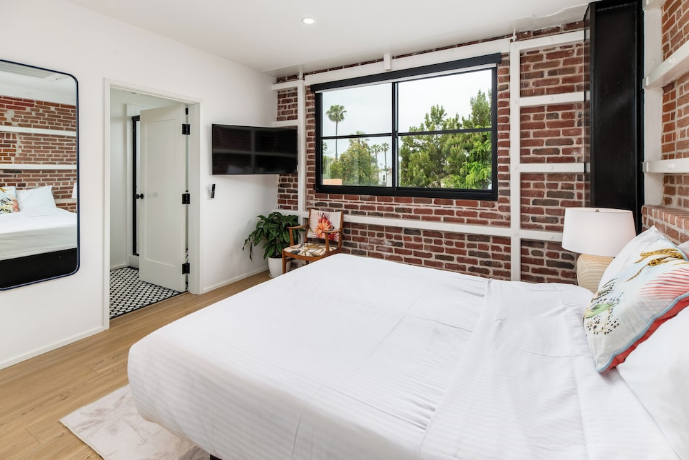 The Brick Hotel 15/50