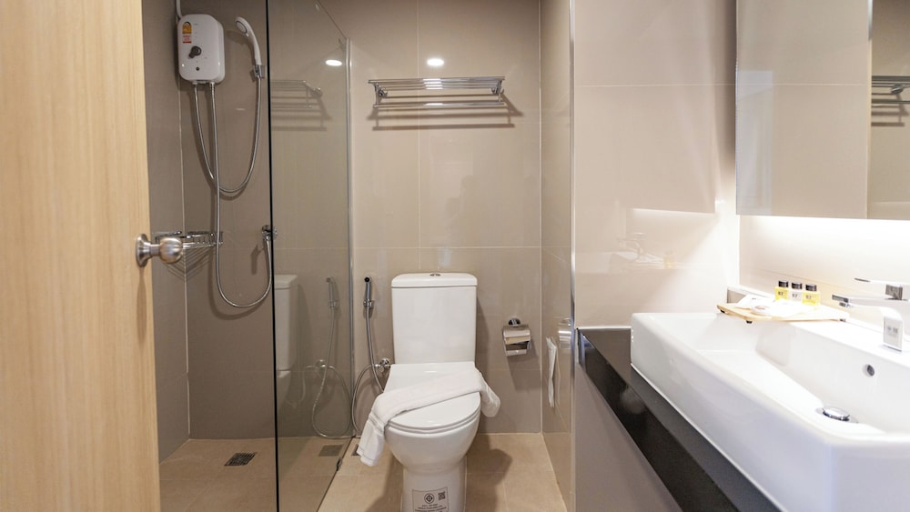 B2 Surat Thani Boutique & Budget Hotel 40/44