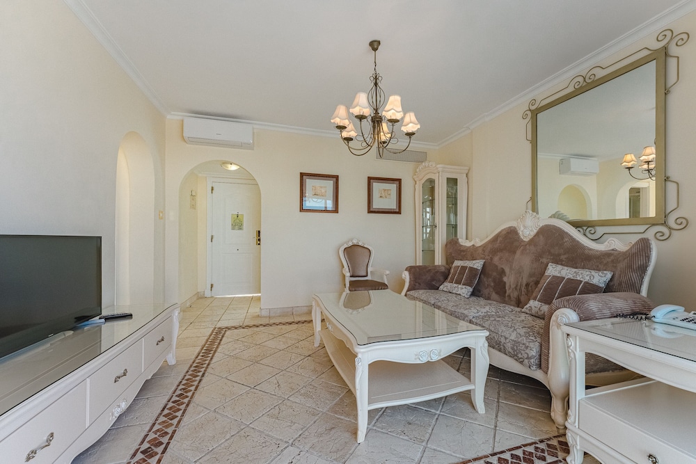 Flamingo Suites 24/50