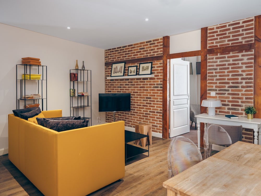 La Maison De Nemours 24/44