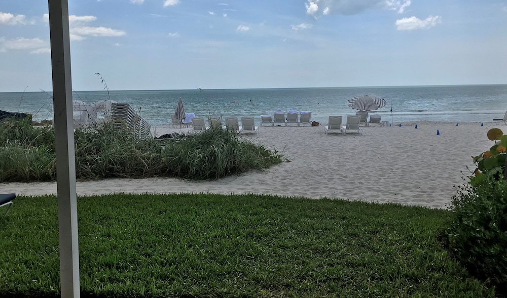 Edgewater Beach Hotel 53/64