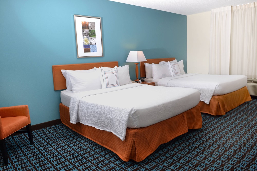 Room at Fairfield Inn Suites Effingham, EFFINGHAM - IL