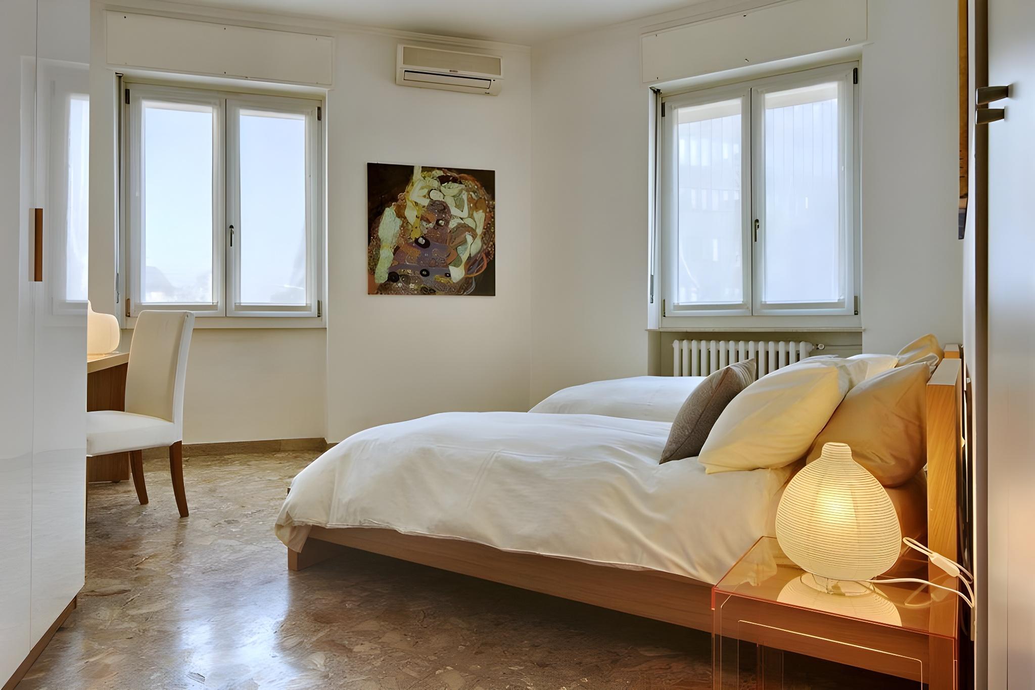 1 Bedroom, Large