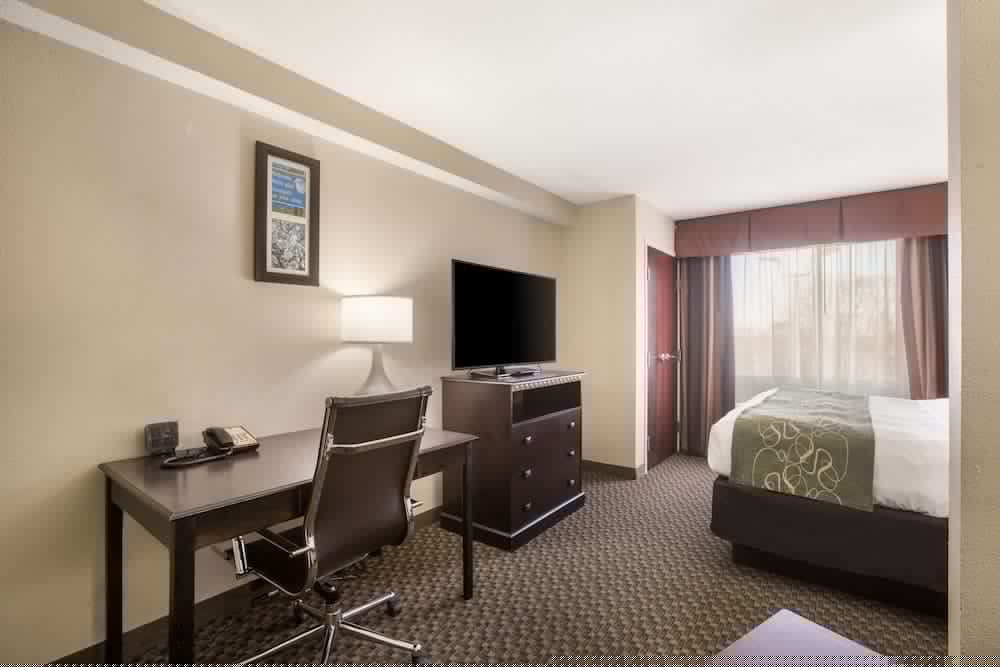 Comfort Suites Forsyth Near I-75 21/49