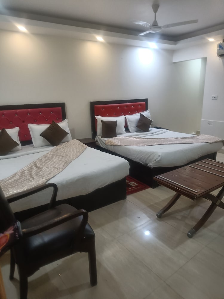 Airport Hotel Mahal 25/50