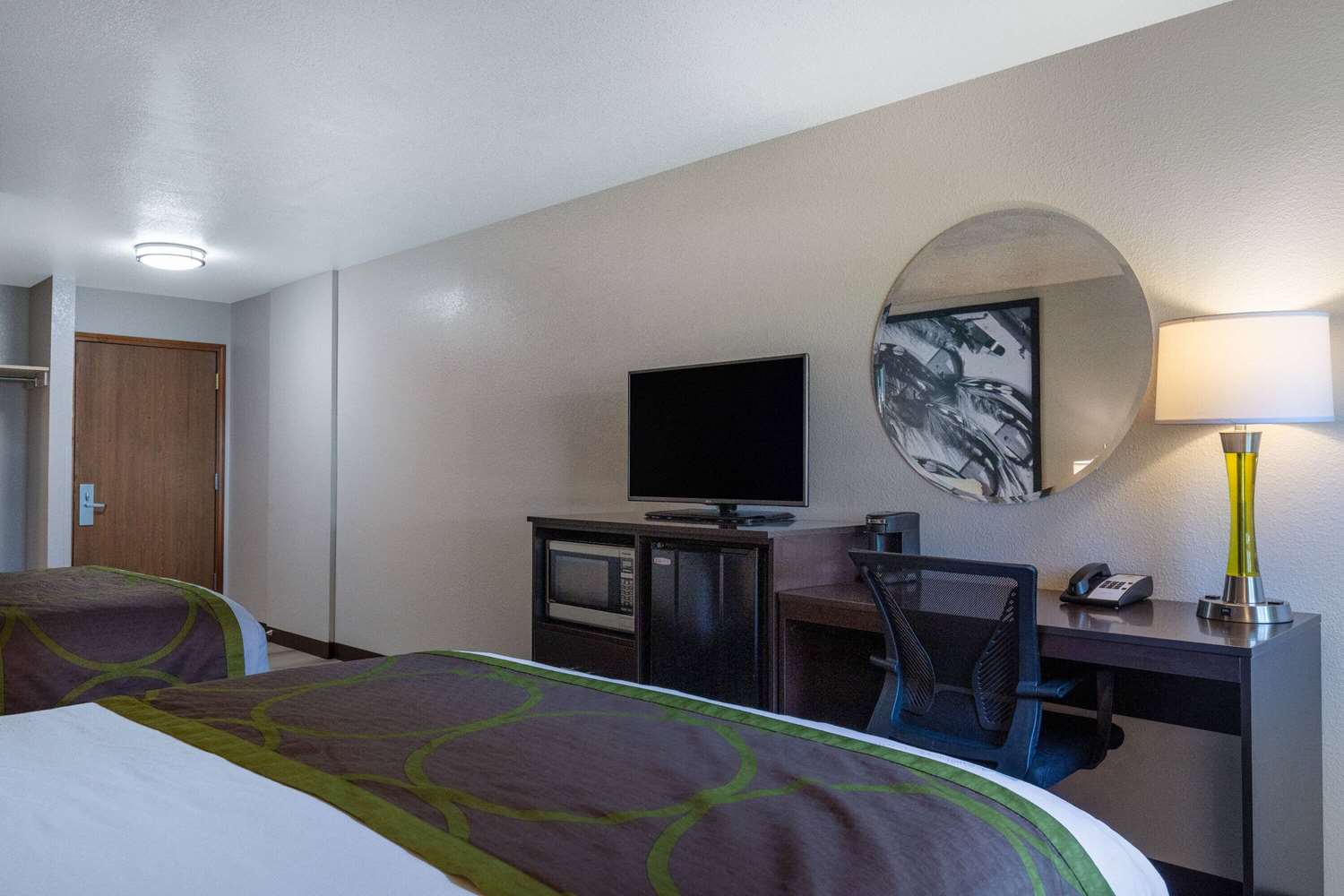 Super 8 by Wyndham St. Regis 23/30