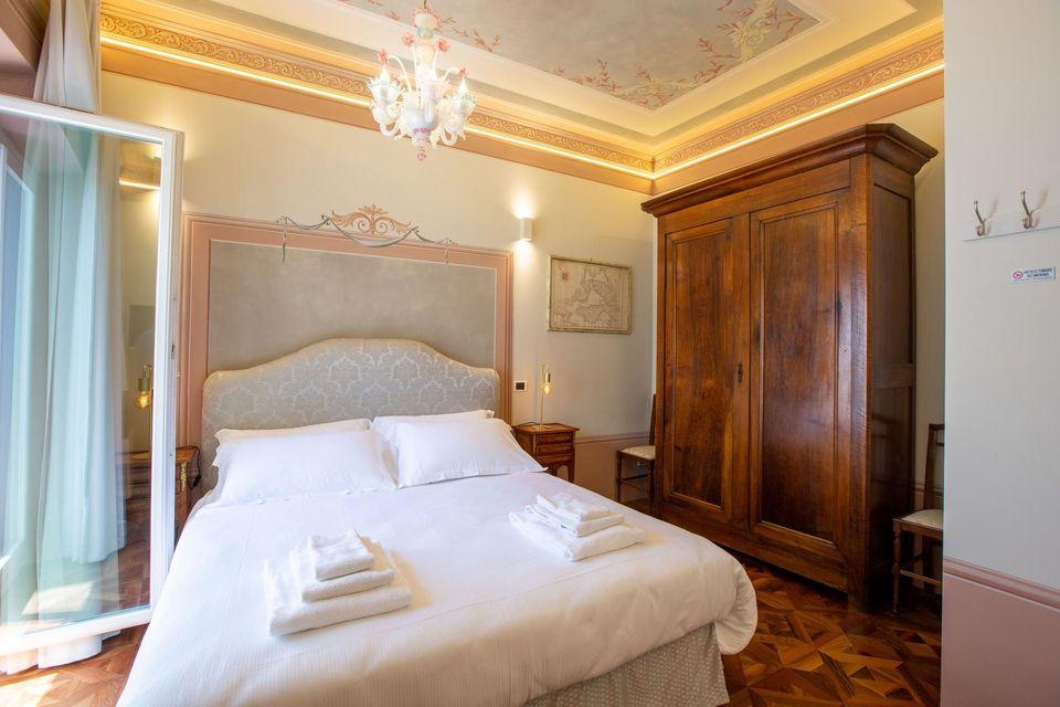 Deluxe, Double Bed