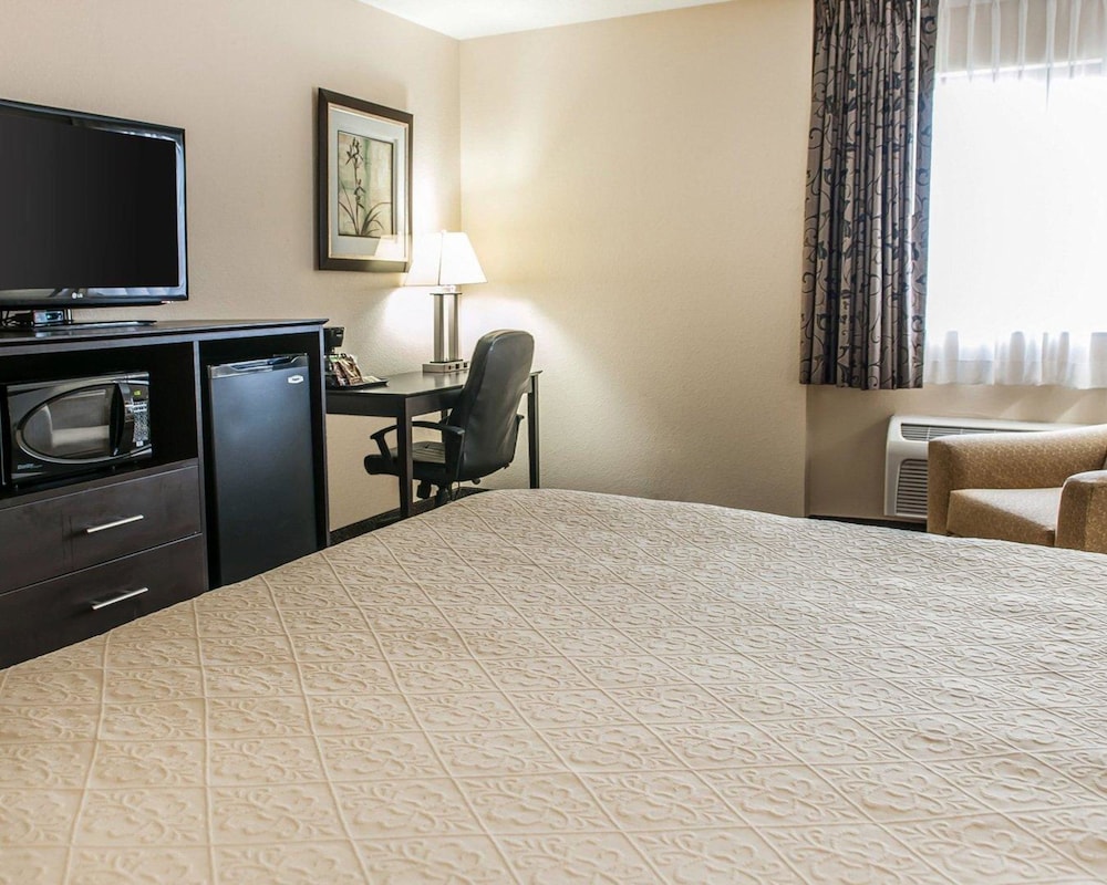 Quality Inn Suites Mattoon 8/39