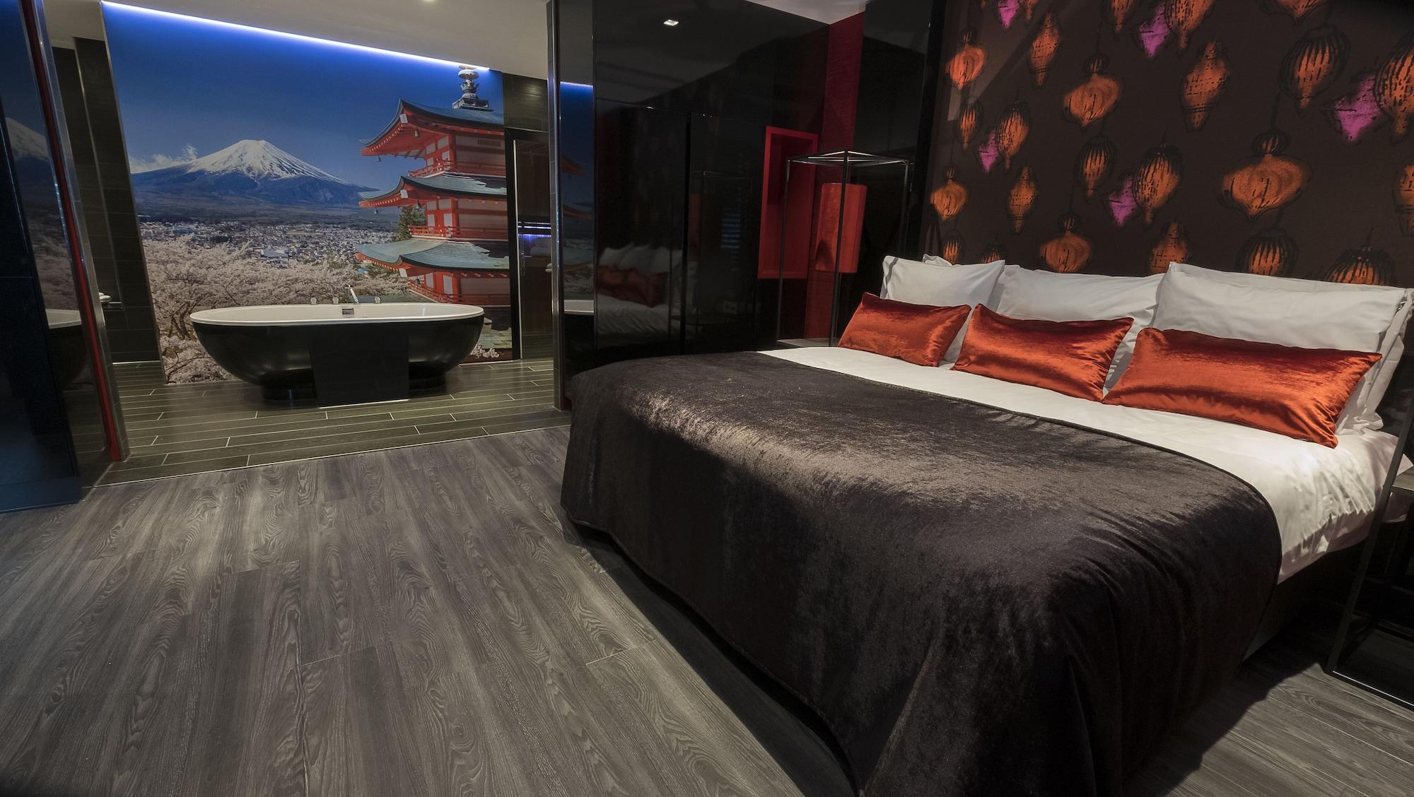 Tokyo, Suite