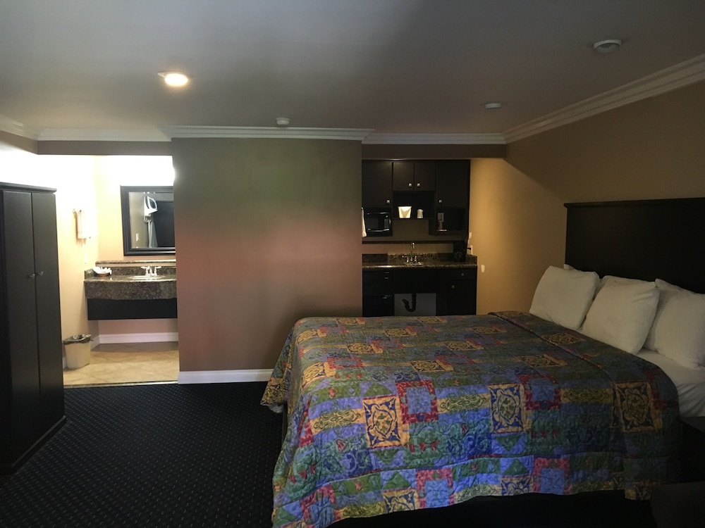 Garden Inn Suites 17/55