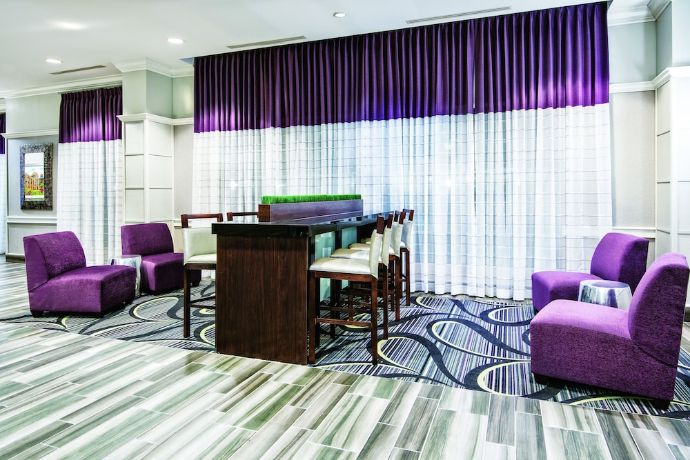 La Quinta Inn & Suites by Wyndham San Antonio Riverwalk 33/53