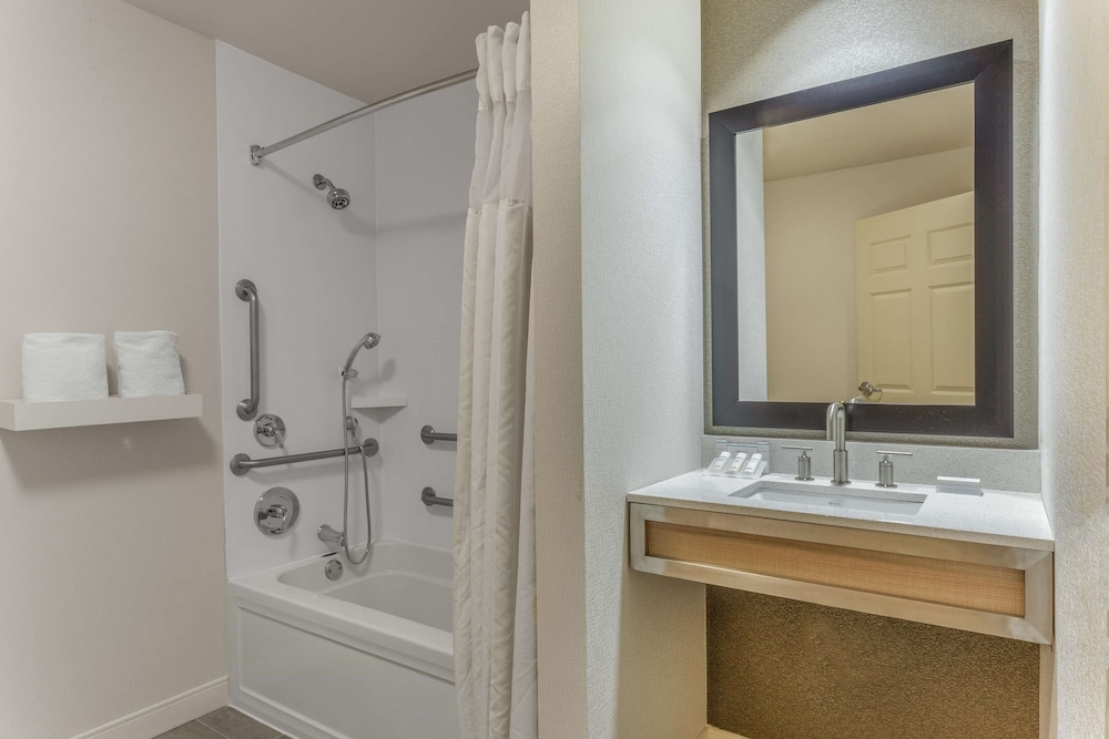 Hilton Garden Inn St. Charles 8/48