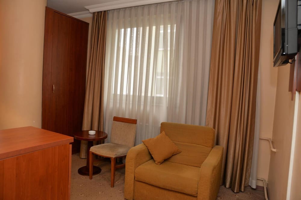 Golden Siyav Hotel 53/75
