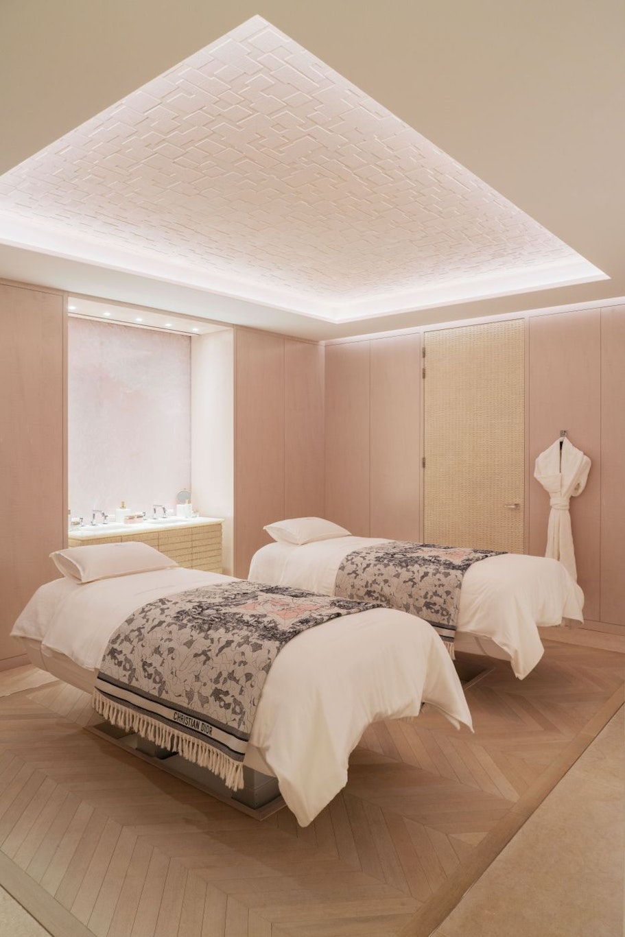 Cheval Blanc Paris 7/24