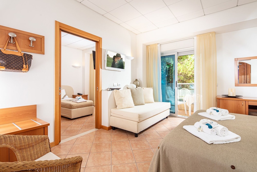 Rex Hotel 37/56