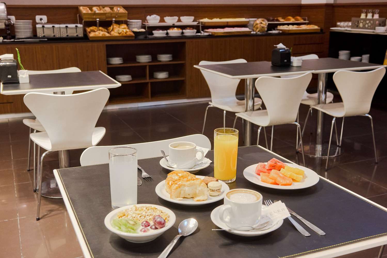 Dazzler by Wyndham Buenos Aires Maipu 55/76