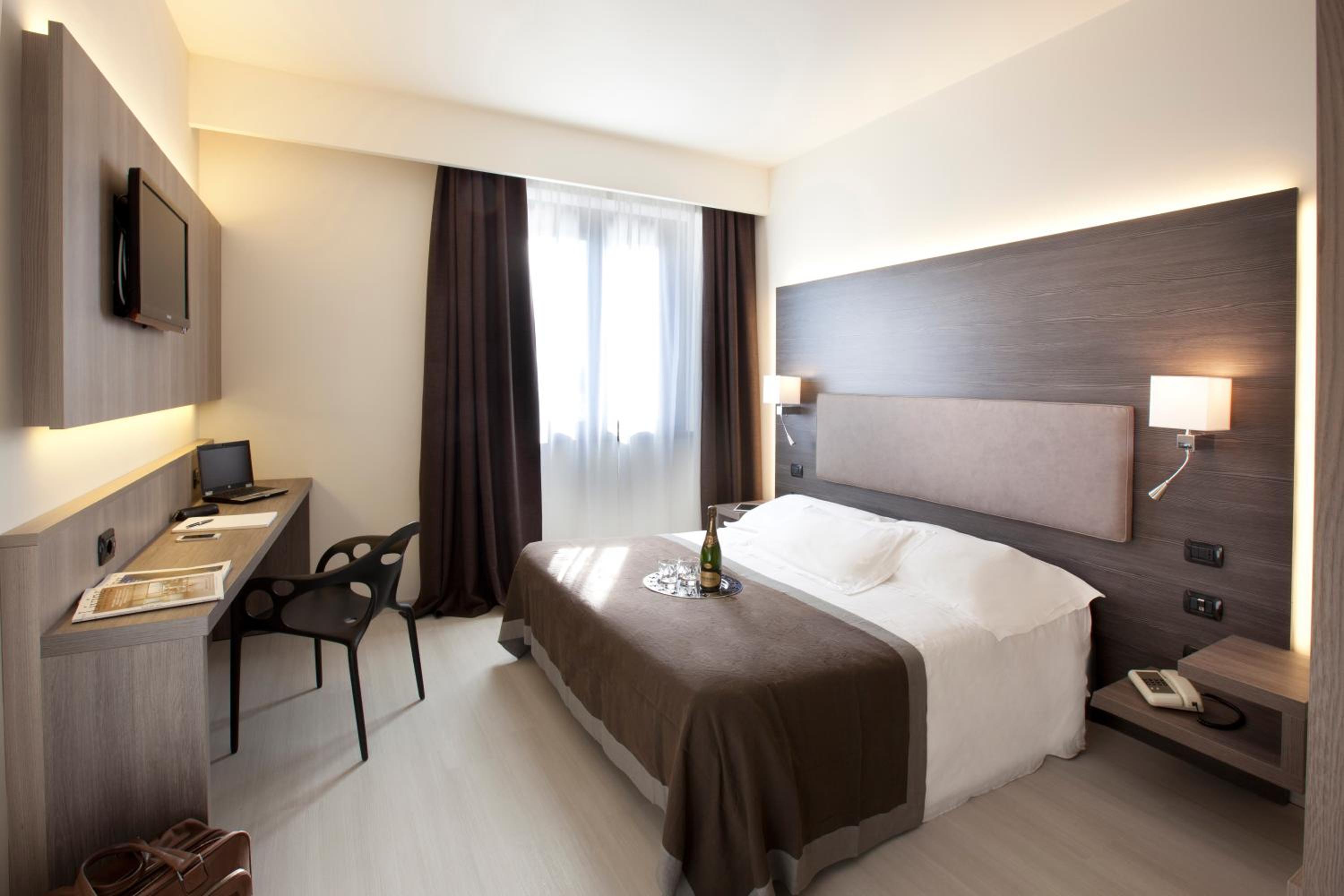 Superior, Double Bed, Lake or Square View, Balcony