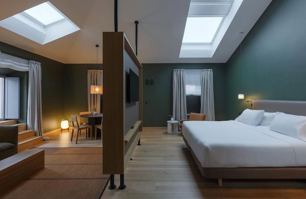PREMIUM, PENTHOUSE