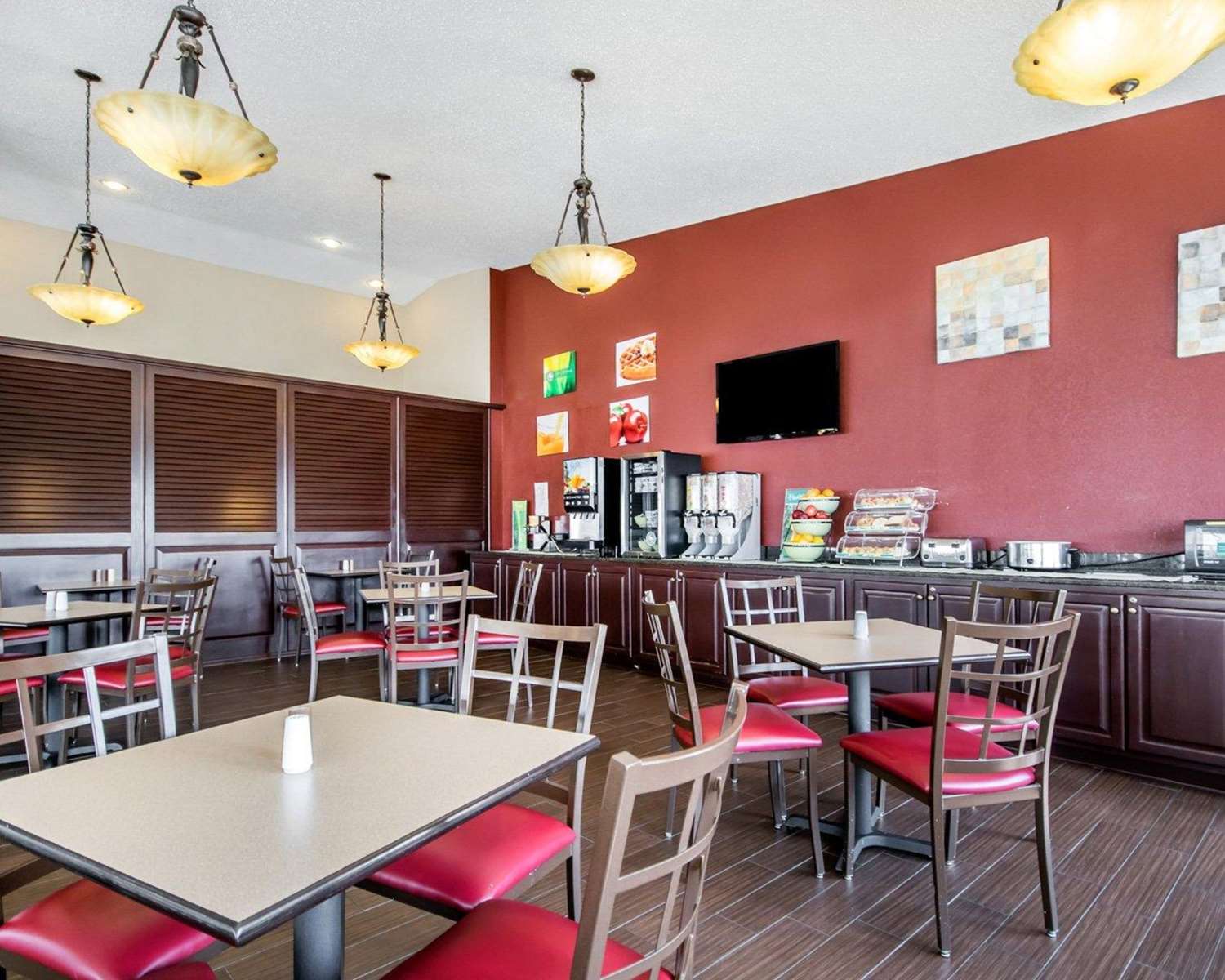 Quality Inn & Suites Elizabethtown 13/16