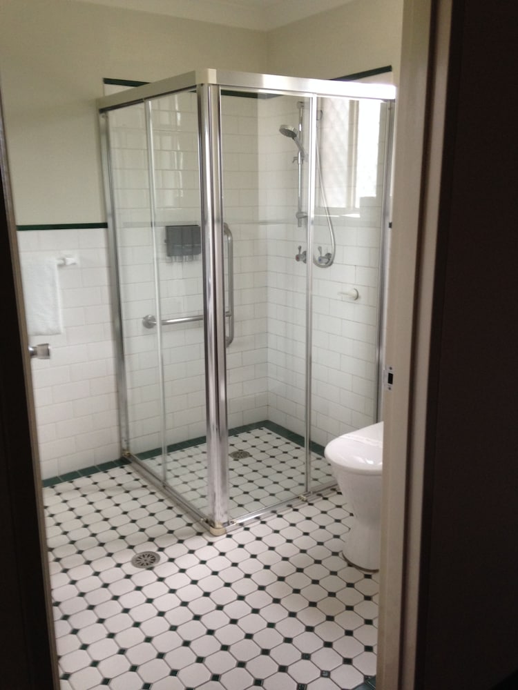 FRANCIS PHILLIP MOTOR INN 13/59