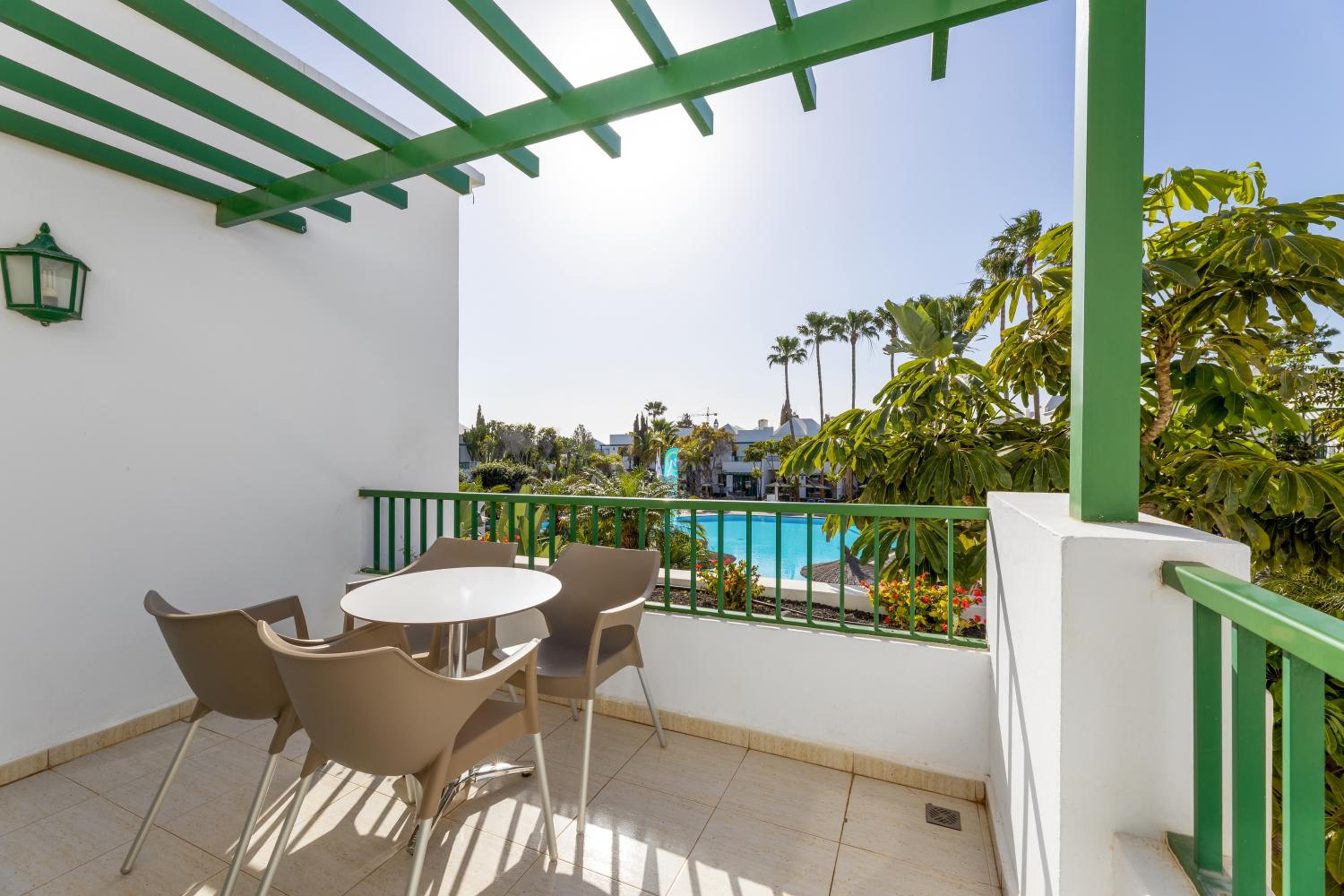 JUNIOR SUITE POOL VIEW