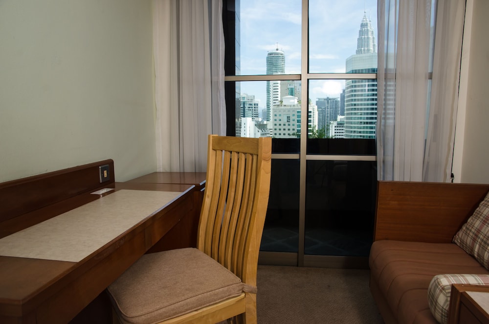 THE MAPLE SUITE 33/50