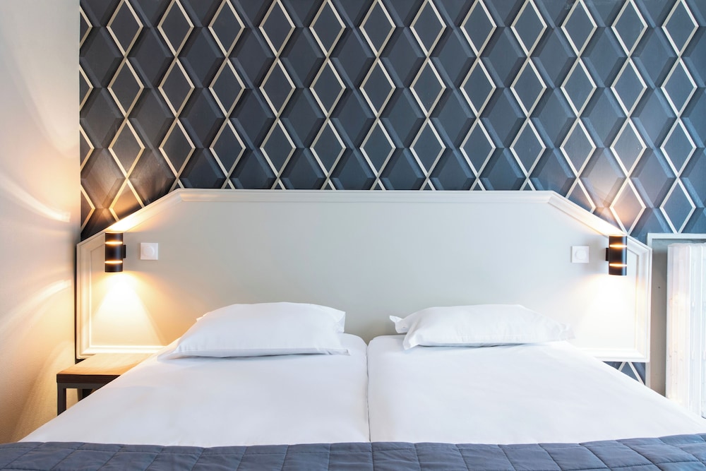 Hotel Ambassadeur Paris 28/46