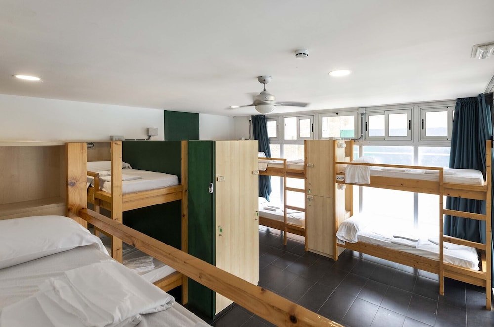 Inout Hostel 11/50