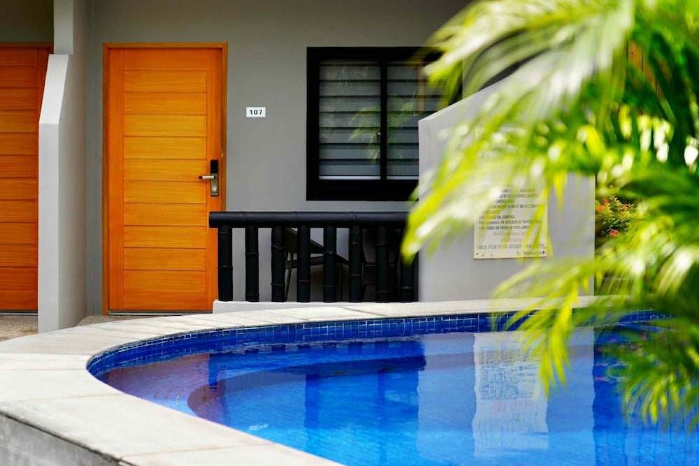 Mayfair Resort 20/35