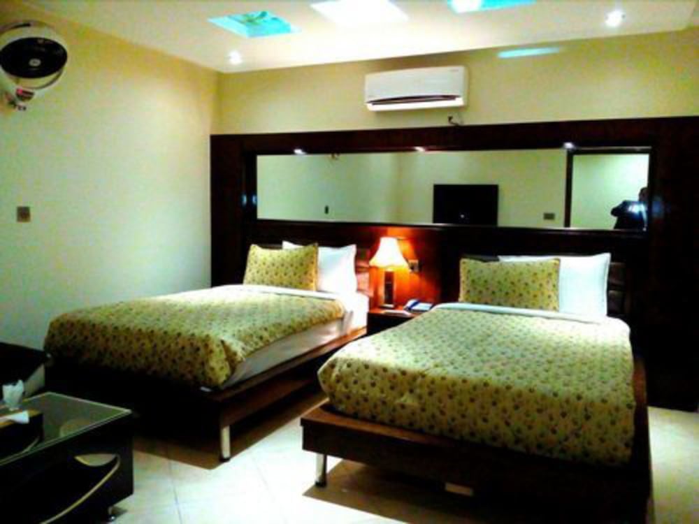 Bling International Hotel Multan 7/24